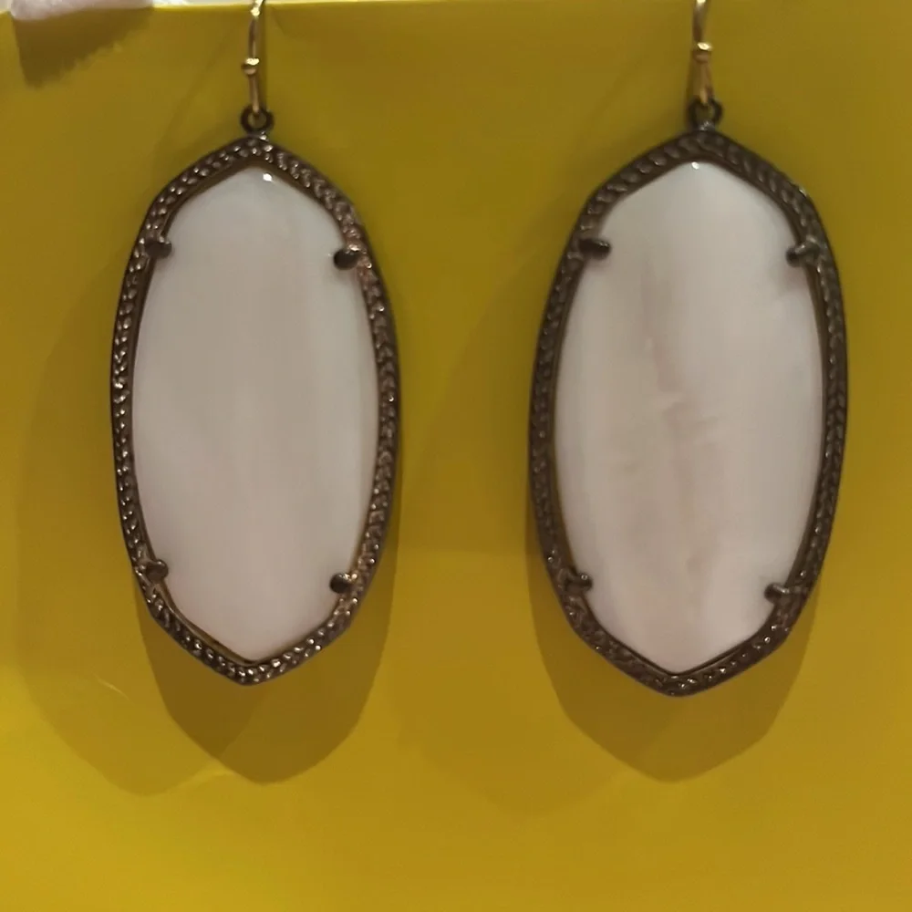 KENDRA SCOTT 